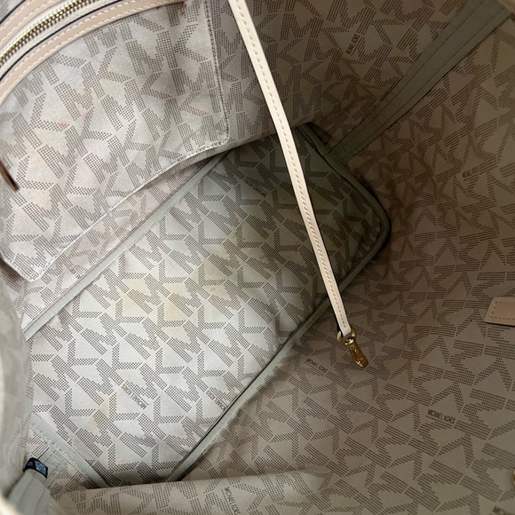 Michael Kors Logo Tote - Picture 10 of 15